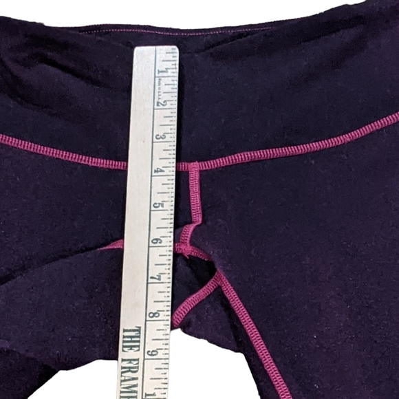 Lululemon Workout Leggings Size 2 - Picture 5 of 9